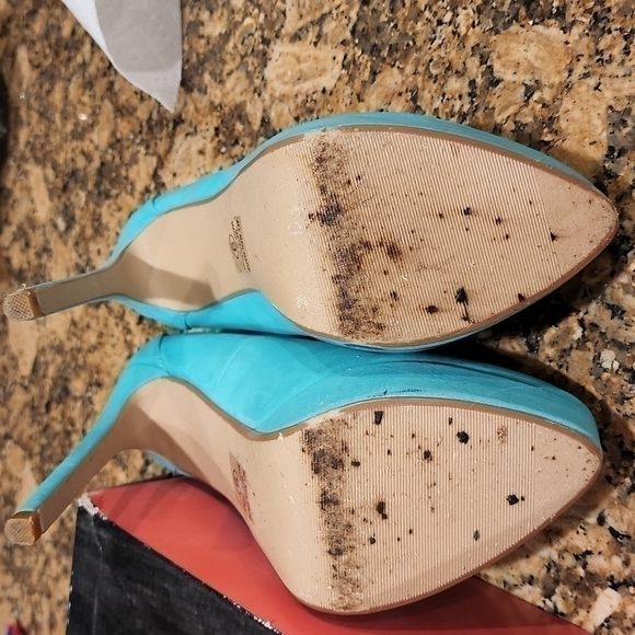 Aqua heels size nine - Picture 5 of 10
